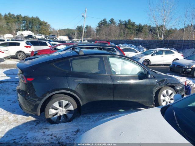 Tesla Model Y Image 15