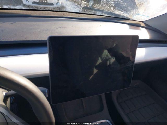 Tesla Model Y Image 7