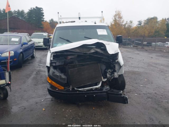 GMC Savana Work Van Image 14