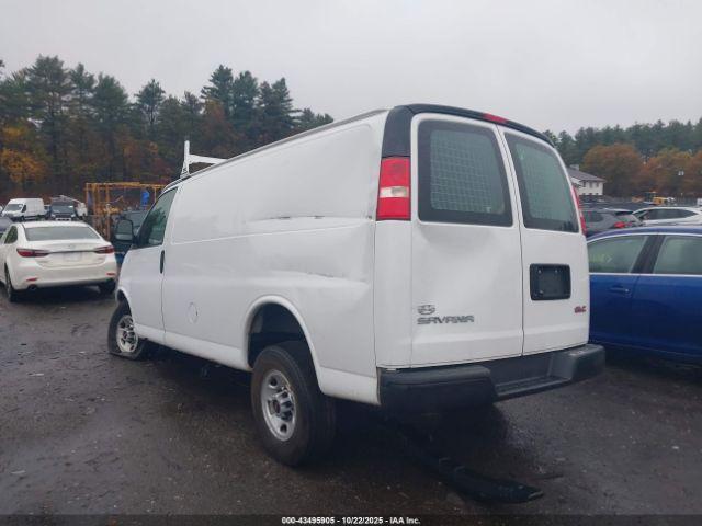 GMC Savana Work Van Image 16