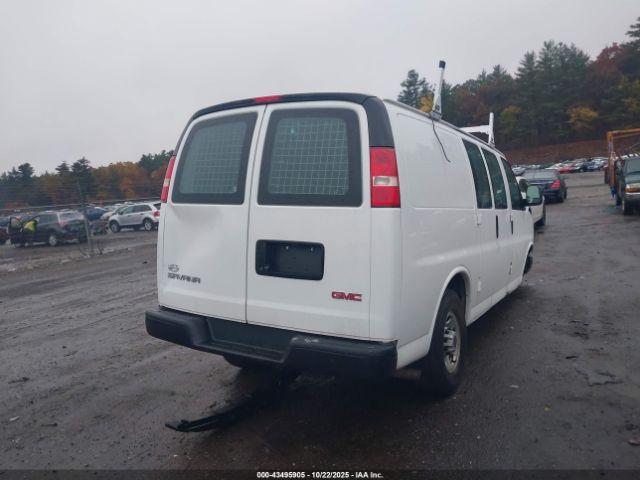GMC Savana Work Van Image 15