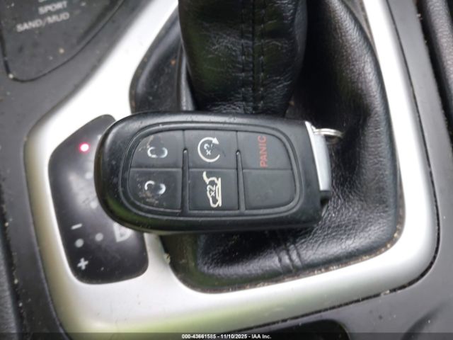 Jeep Cherokee Limited Image 8