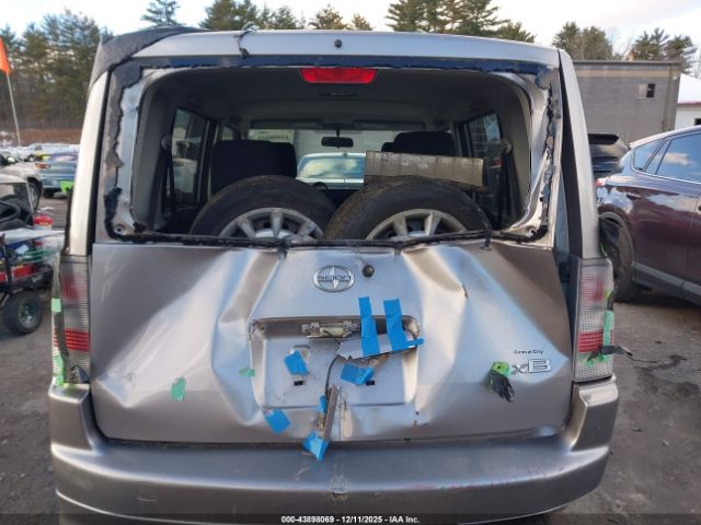 Scion xB Image 9