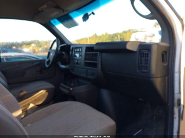 Chevrolet Express Work Van Image 4