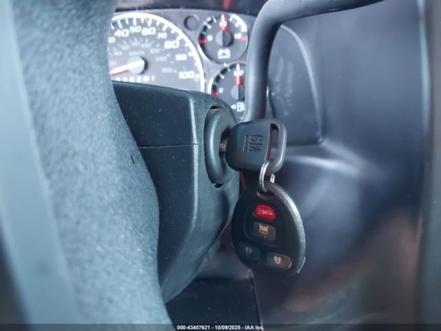 Chevrolet Express Work Van Image 9