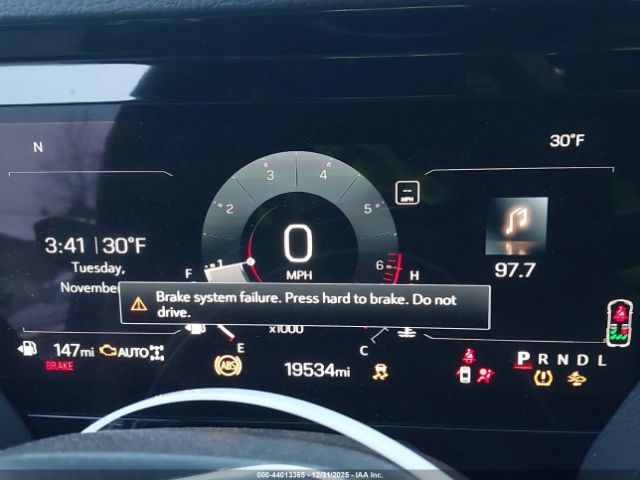 GMC Yukon 4wd Denali Image 5