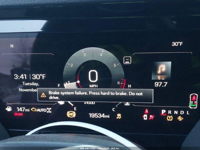 GMC Yukon 4wd Denali Image 5