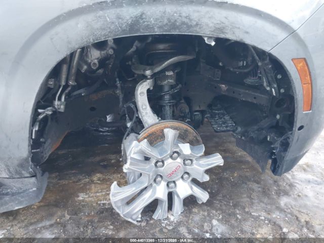 GMC Yukon 4wd Denali Image 13